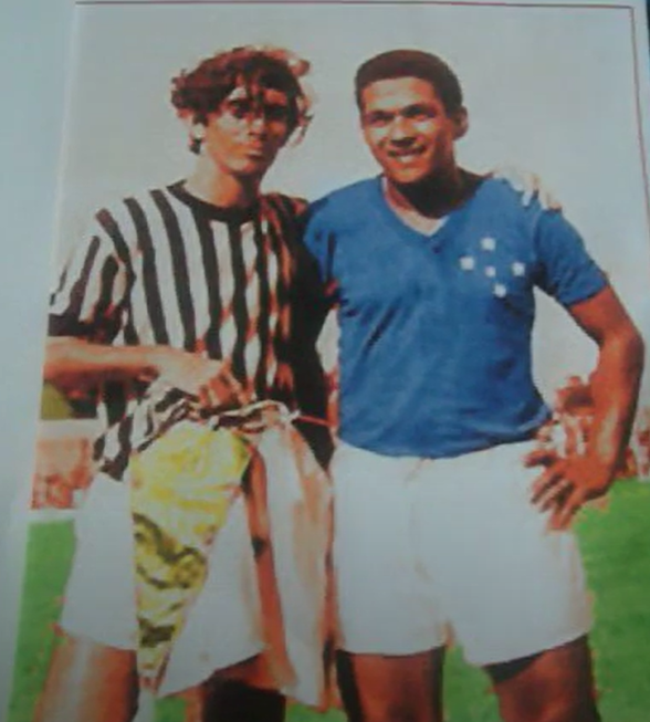 O dia em que Garrincha jogou pelo Cruzeiro e a diretoria do Democrata de Valadares tomou a maior vaia da história do Estádio Mamudão