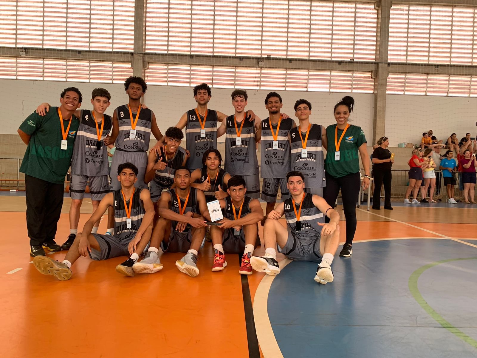 Equipe Sub-17 do Uirapuru, vice campeão da Copa Revelar de Basquete de Ribeirão Preto - Foto: Divulgação/Uirapuru