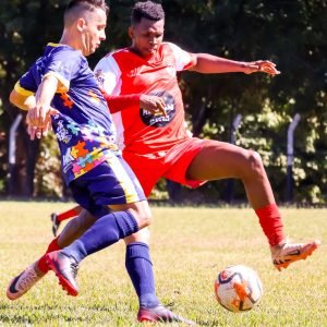 No Amador B, o Ipiranga (de vermelho), venceu o já desclassificado Mogiana pelo placar de  3x2 e segue na competição - Foto: Diêgo Martins