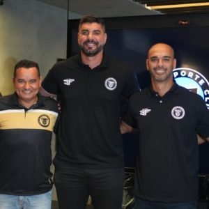 Leandro Santos (1º à esq), Dozinete Amorim (2º da esq. para a dir.), Victor Oliveira, Presidente (ao centro), Marlon Araújo (2º da dir. para a esq.) e Werley Silva (1º à dir.) - Foto: North Clube/Divulgação