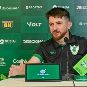 Técnico do América , William Batista, ficou na Bronca com a arbitragem após derrota dante da Tombense - Foto: Mourão Panda / América-MG
