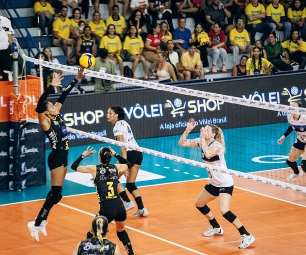 Praia Clube supera Pinheiros na Superliga de Voleibol Feminhino - Foto: Eliezer Esportes/ Praia Clube