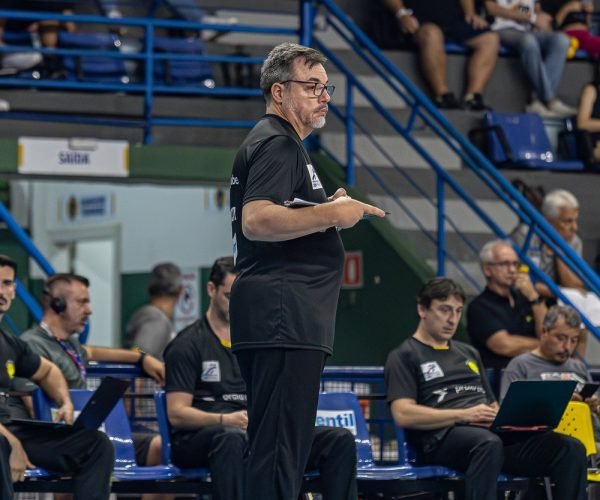 Diretoria do Praia Clube deseja permanência do técnico Magoo à frete da equipe Masculina de Vôlei - Foto: Bruno Cunha/Praia Clube