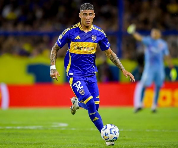 O zagueiro Ayrton Costa desfalca o Boca Juniors na Copa do Mundo de Clubes da Fifa - Foto: Marcelo Endelli/Getty Images