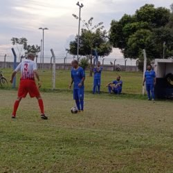 Pelo Super Sênior, a equipe do Delta (azul) foi até o Estádio Ismael de Oliveira onde empatou com os donos da casa pelo placar de 2x2- Foto: Ligeirinho/setenosesportes