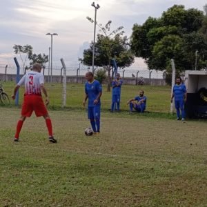 Pelo Super Sênior, a equipe do Delta (azul) foi até o Estádio Ismael de Oliveira onde empatou com os donos da casa pelo placar de 2x2- Foto: Ligeirinho/setenosesportes