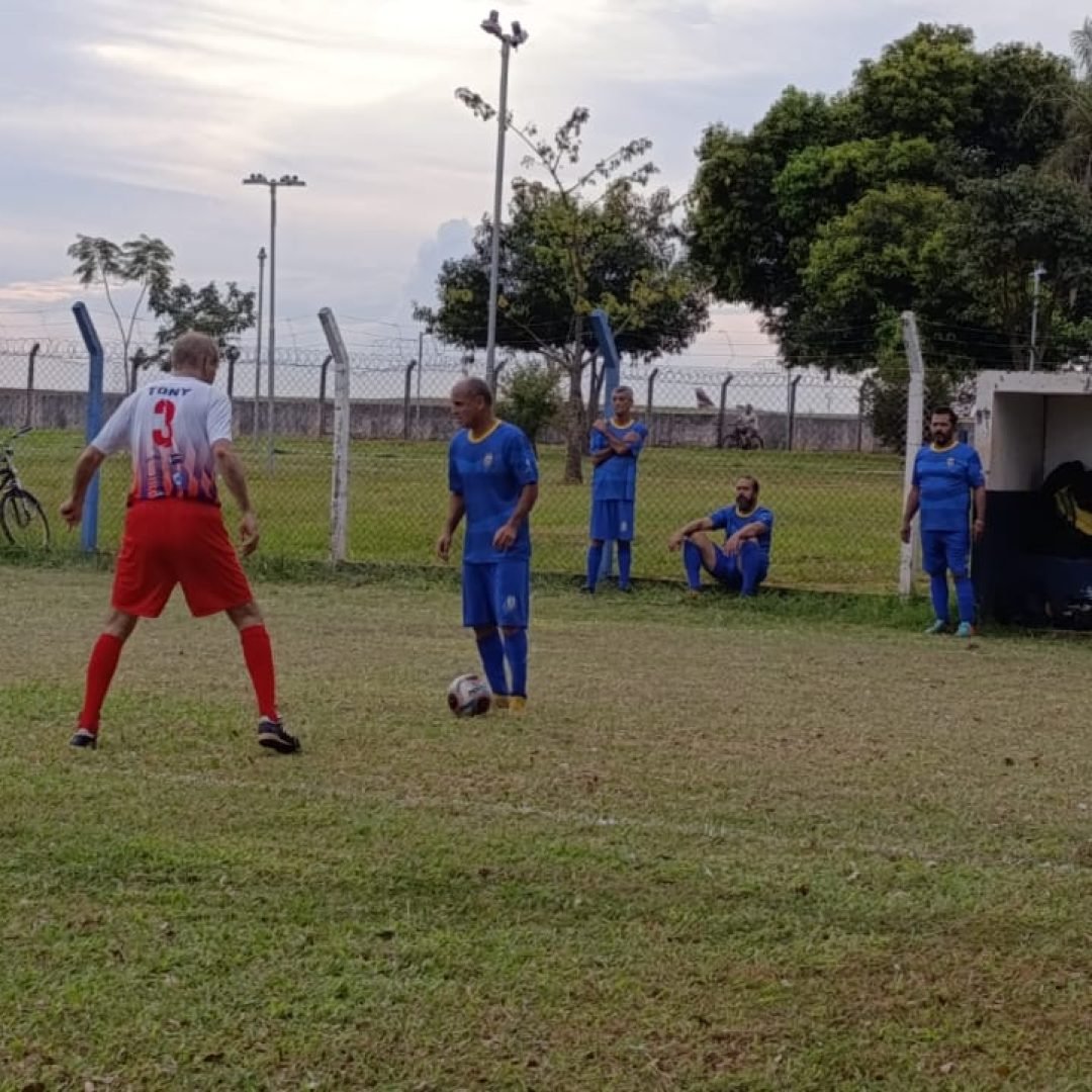 Pelo Super Sênior, a equipe do Delta (azul) foi até o Estádio Ismael de Oliveira onde empatou com os donos da casa pelo placar de 2x2- Foto: Ligeirinho/setenosesportes
