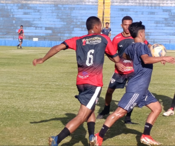 Nacional realiza último jogo treino antes da estreia na Segundona