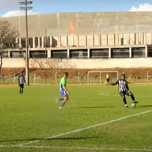 Monte Alegre (preto e branco) e Uberlândia ficam no empate no primeiro confronto decisivo da Copa Amvap 2025 - Foto/Imagem: MAM NEWS WebTv Monte Alegre de Minas