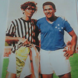 O dia em que Garrincha jogou pelo Cruzeiro e a diretoria do Democrata de Valadares tomou a maior vaia da história do Estádio Mamudão