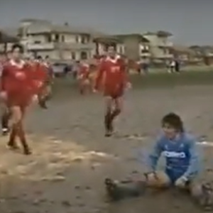 Maradona na Lama: o Jogo Solidário Símbolo de Humanidade no Futebol