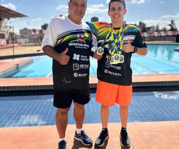 O atleta da FUNEL/Spartan Sports, Enzo Pesso, brilhou no Open Internacional de Natação da CBDI em São Paulo - Foto: Mareska Pesso