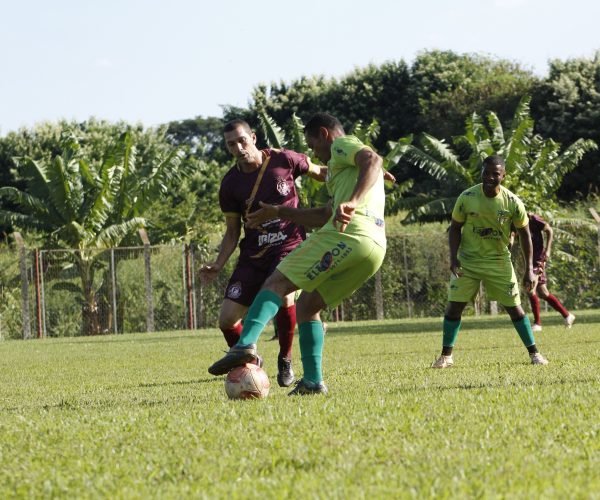 A equipe do Fabrício (grená) foi até o Complexo Cartafina e obteve excelente vitória diante da equipe do Costa Teles (verde) - Foto: @_olucasalexandre
