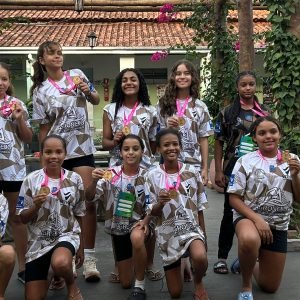 Equipe de Handebol Feminino de Veríssimo Módulo I campeã da Etapa de Iturama dos JEMG - Foto: Professor Mozer Lemos 