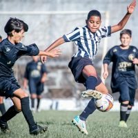 No campeonato Pré-Mirim o Nacional recebe o Corínthians no JK e o Butantã (de preto) tem o Koreia pela frente - Foto: vh_koz