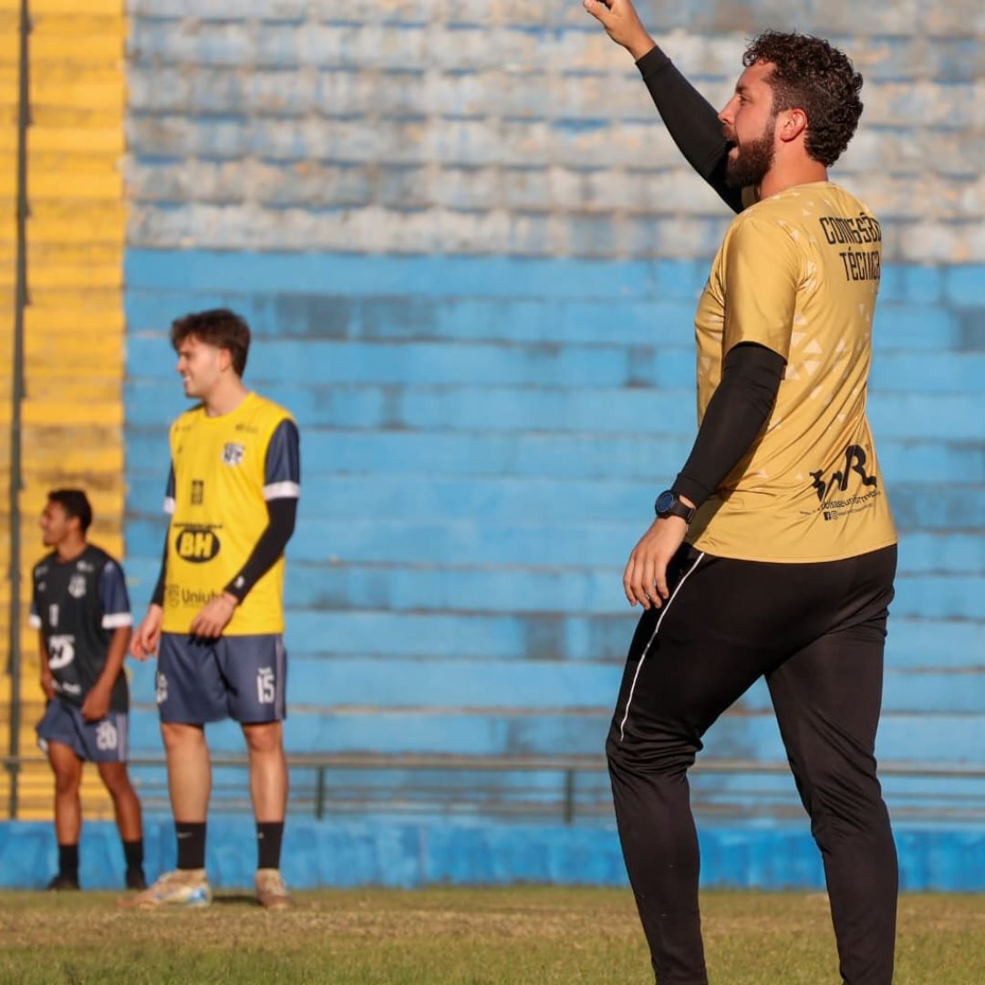 Técnico Vitor Bill comandou treino apronto no Uberabã,o para amistoso de Sábado diante do Argentinos da Barra