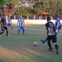 A equipe do Bom Retiro (azul e branco), foi até o Zé do Tiro e venceu o Parque das Américas por 5 a 3, enquanto o Corinthians (de preto) goleou o Independente por 4 a 0 no Antônio Dal Secchi - Foto: Renata Frazão