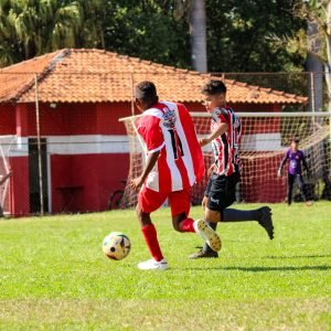 No Mirim, o Bom Retiro (vermelho e branco) conquistou excelente vitória por 2 a 1 diante do Ipiranga - Foto: @amandablog.29