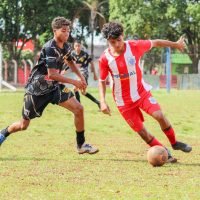 A equipe do Bom Retiro (vermelho e branco) jogando em casa, ficou no 0 a 0 diante do Mangueiras - Foto: @amandabolog.29