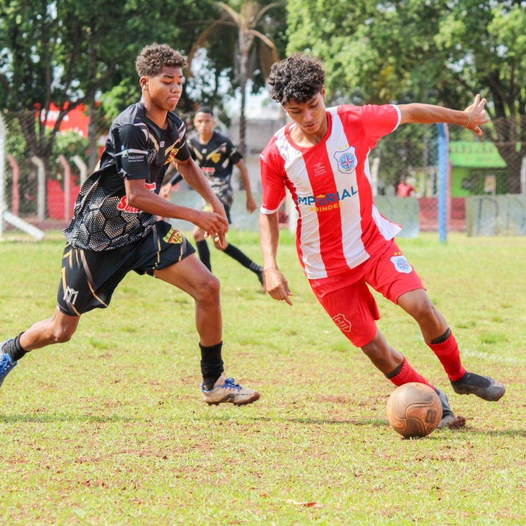 A equipe do Bom Retiro (vermelho e branco) jogando em casa, ficou no 0 a 0 diante do Mangueiras - Foto: @amandabolog.29
