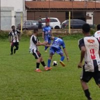 A equipe do Valim de Melo (preto e branco) conquistou excelente vitória sobre o Cássio Rezende - Foto: Ligeirinho