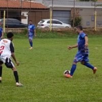 A equipe do Valim de Melo (preto e branco), recebe o Leek pelo Interbairros, enquanto o Cassio Rezende enfrenta o M da Vila pelo Varzeano - Foto: Ligeirinho