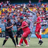 O Arem (de vermelho) venceu novamente o Vila Nova (de preto) conquistando o Campeonarto Amador Módulo A de Uberaba - Foto: @vh_kos fotografia