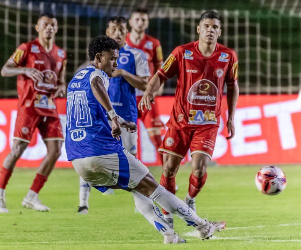 Jogando em Uberlândia, o Cruzeiro venceu o Tombense pelo placar de 2 a 1 - Foto: vh_koz Fotografia/correspontente setenosesportes