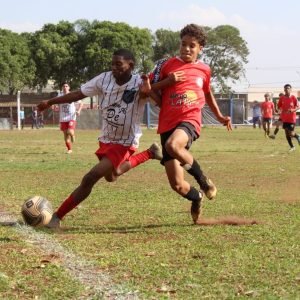 Jogando em seus domínios, o Bom Retiro (camisa branca) inicia o Campeonato Juvenil goleando o Ipiranga por 4 a 0 - Foto: @amandablog.29