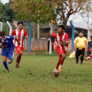 O Bom Retiro (vermelho e branco) conquistou grande vitória diante do Independente. - Foto: @ativalente