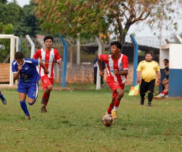 O Bom Retiro (vermelho e branco) conquistou grande vitória diante do Independente. - Foto: @ativalente