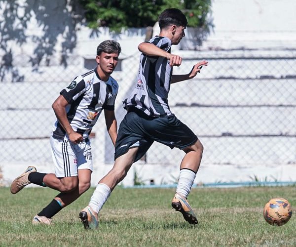 Vila Nova (calção branco) e Nacional fazem o segundo duelo decisivo do Campeonato Juvenil - Foto: vh_koz fotografia
