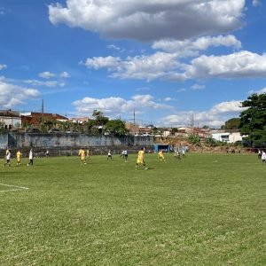 Mogiana (de amarelo) e Vila Nova ficam na igualdade na oitava rodada do Campeonato Sênior - Foto: Mogiana/Divulgação