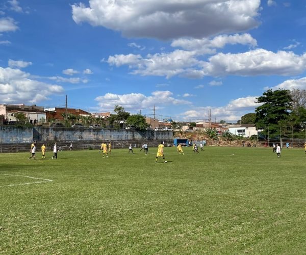 Mogiana (de amarelo) e Vila Nova ficam na igualdade na oitava rodada do Campeonato Sênior - Foto: Mogiana/Divulgação