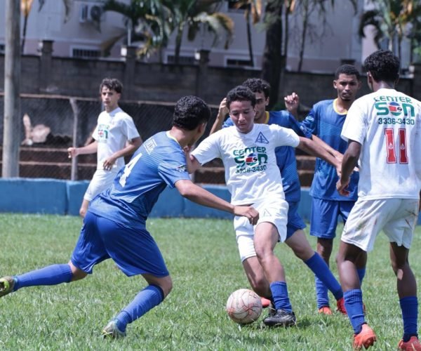 A equipe do Independente (de branco) tem difícil compromisso diante do Nacional pela Fase de Quartas de Finais do Juniores - Foto: @garcafotografia