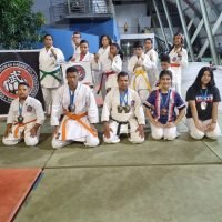 Foto: Sensei Oscar e pais dos atletas