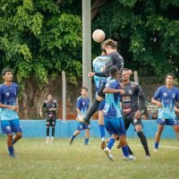 Pelo Campeionato Júnior, o Vila Nova (de preto) conquistou boa vantagem ao vencer o Independente por 1 a 0 no primeiro grande duelo final da competição - Foto: @ativalente