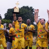 Jogadores da Mogiana comemoram o título da Recopa da Taça Máster Regional 2026 - Foto: Garça Fotografia
