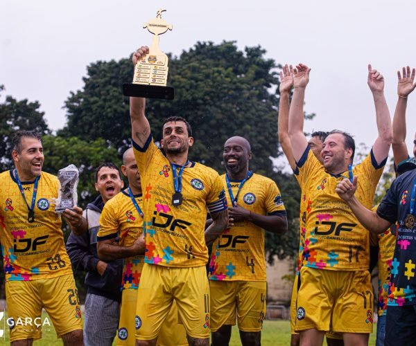 Jogadores da Mogiana comemoram o título da Recopa da Taça Máster Regional 2026 - Foto: Garça Fotografia