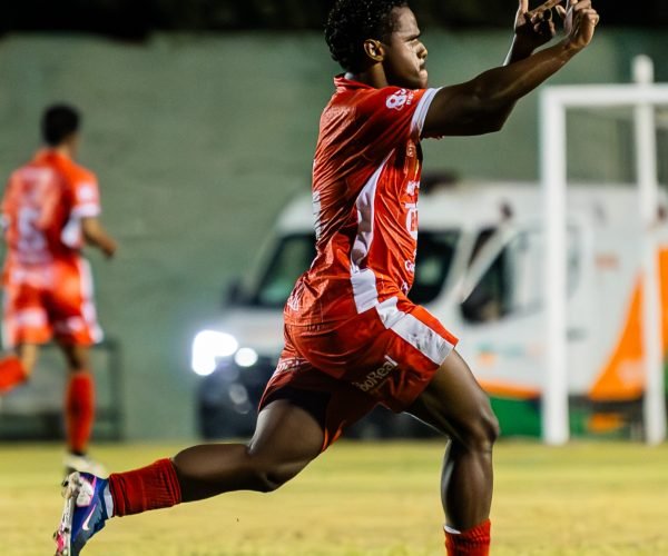 Buíu autor do segundo gol do Uberaba diante do Boa Esporte - Foto: @vh_koz