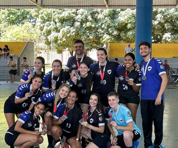 Equipe feminina da Funel/Uberaba conquistou vaga na semifinal do Campeonato Mineiro Adulto de Handebol - Foto: Professor Karel