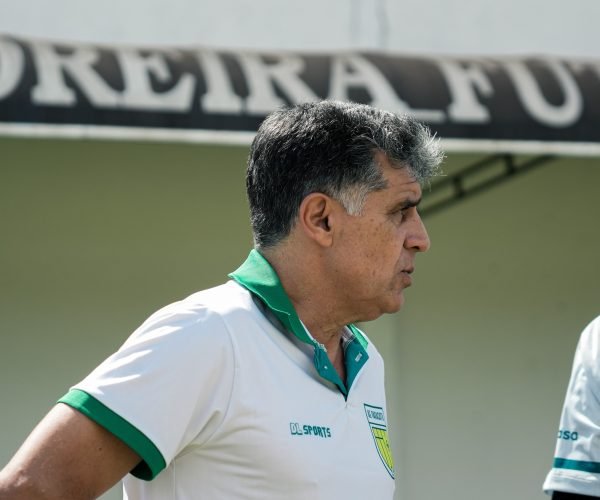 Paracatu e o técnico Wallace Lemos seguem juntos por mais uma temporada