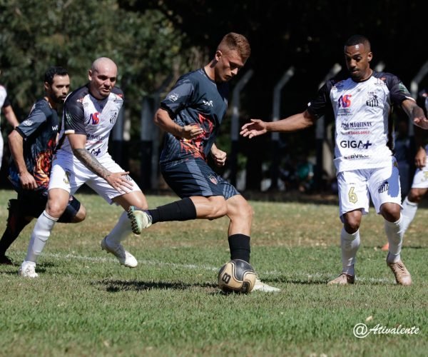 Pelo Amadorão Módulo A o Vila Nova (branco) recebeu o Atlético Abadiense em seus domínios e conquistou bela vitória pelo placar 3 a 0 - Foto: Ricardo Titta - @ativalente