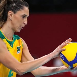 Carol Gattaz machuca joelho direito e agora é preocupação no Praia Clube - Foto: Divulgação/Gaspar Nóbrega/COB