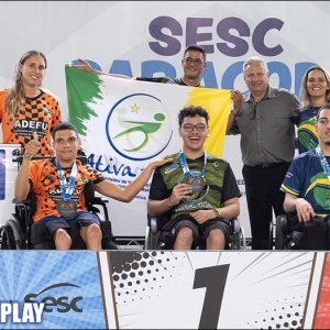 No pódium o atleta da ADEFU Isaque com sua técnica Hindielle - Foto: ANDE/Divulgação