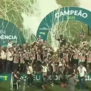 Athletic comemora conquista do Troféu Inconfidência - foto: ge.globo.com