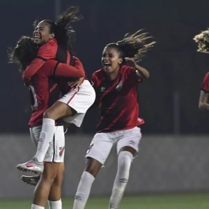 Diretoria do Atlhetico PR decide encerrar atividades do futebol feminino. Foto: Fabio Wosniak/Athletico

