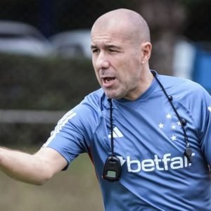 Leonardo Jardim comanda o Cruzeiro pela primeira vez no Mineirão diante de sua torcida - Foto: Gustavo Aleixo/Cruzeiro