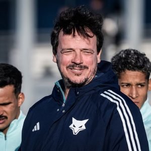 Fernando Diniz vive momento contubardo no Cruzeiro - Foto: Gustavo Aleixo/Cruzeiro