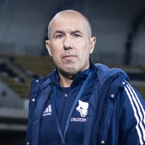 Técnico Leonardo Jardim tem problemas para escalar o Cruzeiro diante do Sport - Foto: Gustavo Aleixo/Cruzeiro